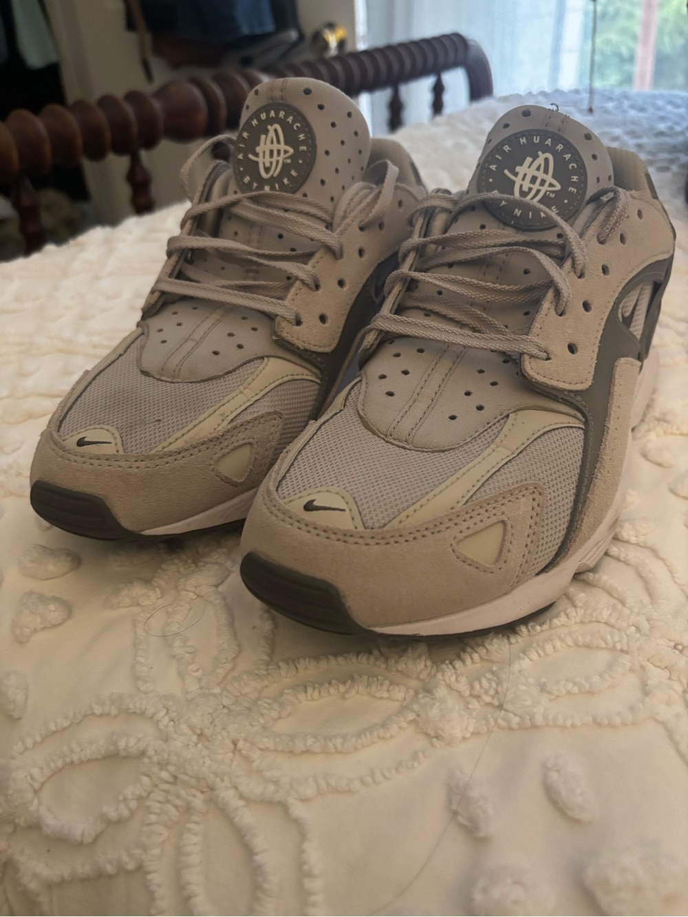 Nike Kids Air Huarache Low Sneakers in Light Gray and Dark Gray